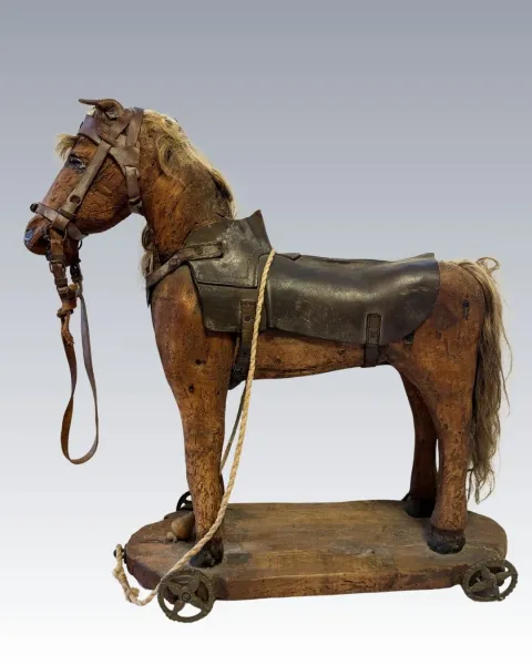 Kölber Testvérek kocsigyárából származó gurulós játékló