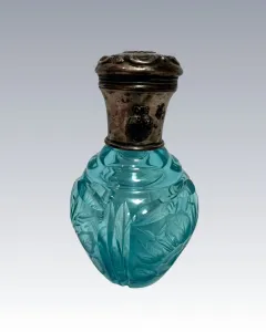 Ezüstkupakos parfümös üveg nemesi családi címerrel