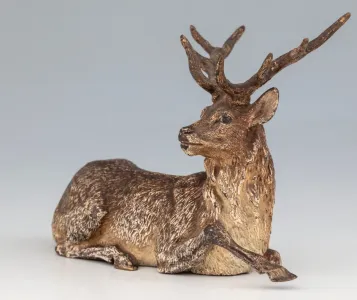 Bécsibronz figurális szobor – Fekvő szarvasbika