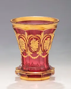 Biedermeier rubinpácolt talpas pohár aranyozott florális díszítéssel