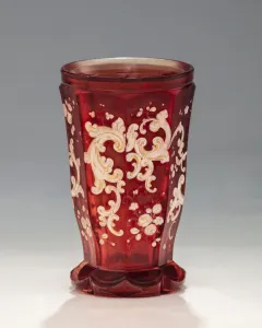 Biedermeier rubinpácolt talpas pohár neorokokó aranyozott díszítéssel