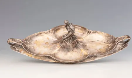 Ón szecessziós figurális kínáló